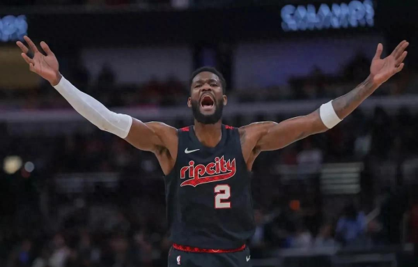 Lakers ký hai trung tâm liên tiếp! Nuggets cạnh tranh với cá