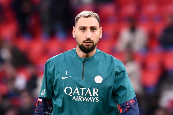 Tờ báo nhóm: Đổi mới hợp đồng của Donnarumma với Paris chưa 
