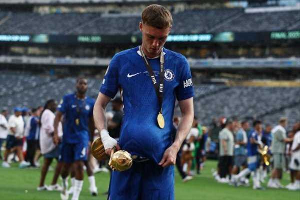 Guardiola đã sai và bán người kế vị tốt nhất của De Bruyne, 