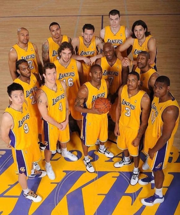 Ah! Cái này! Triều đại Lakers đã bãi bỏ một người khác