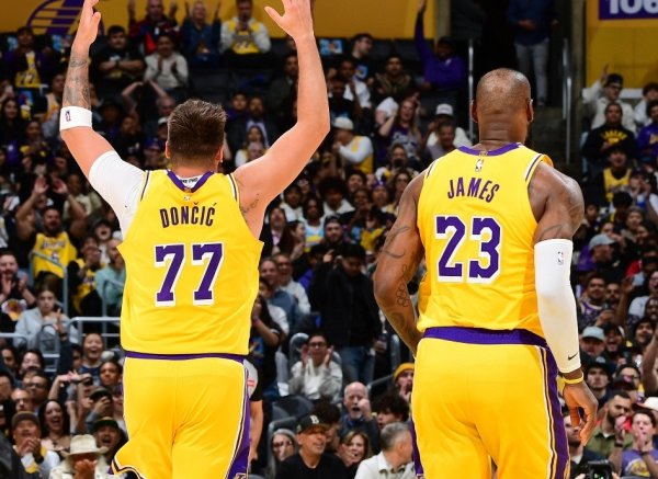 Stein: Kế hoạch hiện tại của Lakers là chờ đợi hợp đồng của 
